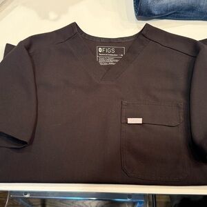 FIGS Men's Black Shirt